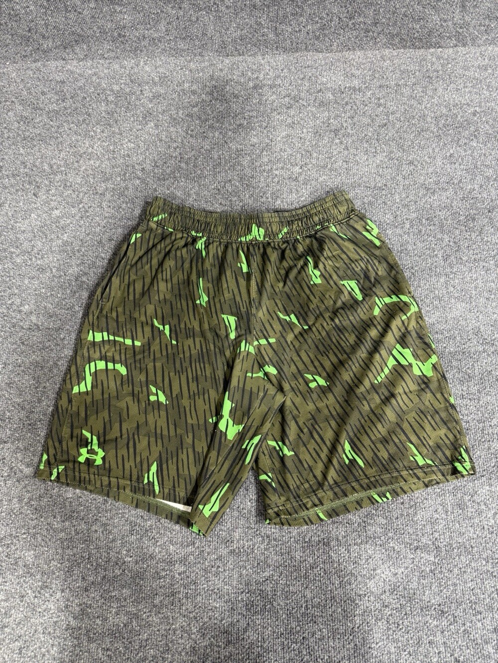 Under Armour Camo Athletic Shorts Green Black Neon Mens Large Loose Fit